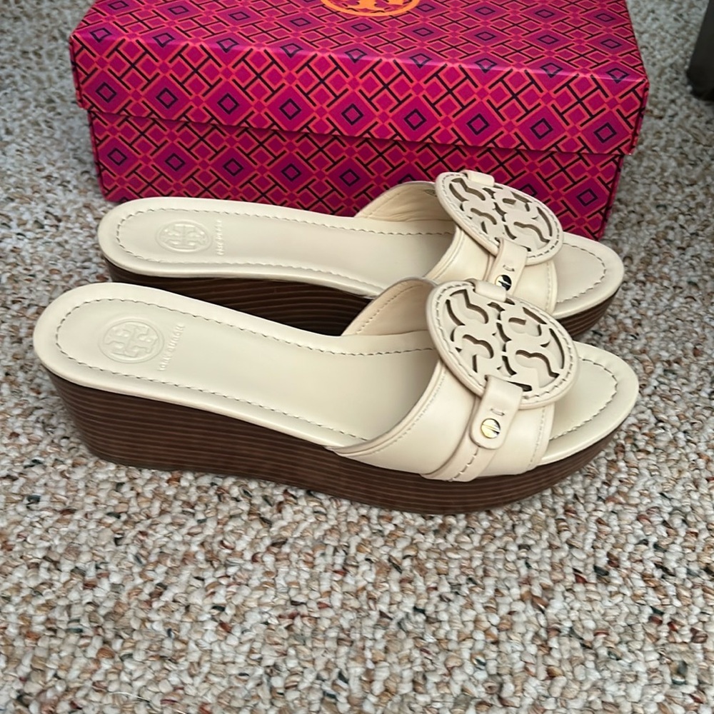 Tory Burch Vanilla Cream Madalena 70mm Wedge Shoes - Picture 2 of 5